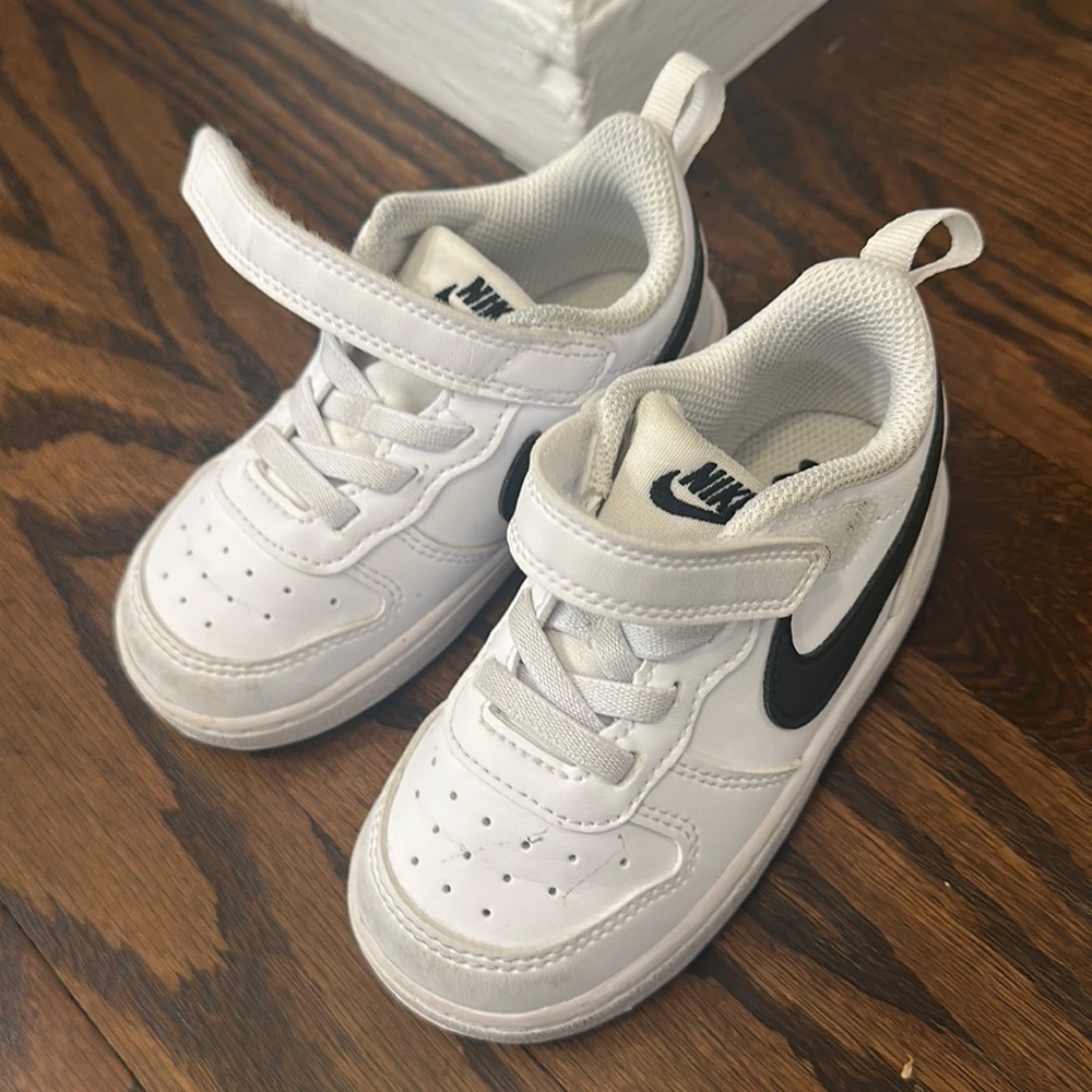 Nike toddler sneakers size 7c gently worn!